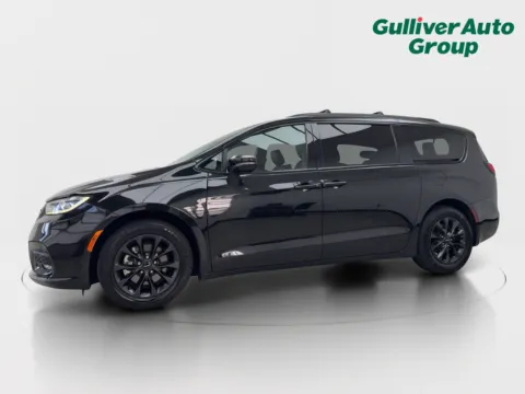 Photos of 2021 Chrysler Pacifica Touring L for sale in Plano, TX at Gulliver Auto Group