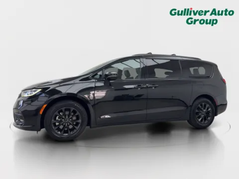 Photos of 2021 Chrysler Pacifica Touring L for sale in Plano, TX at Gulliver Auto Group