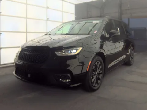 Black 2021 Chrysler Pacifica Touring L for sale in Plano, TX
