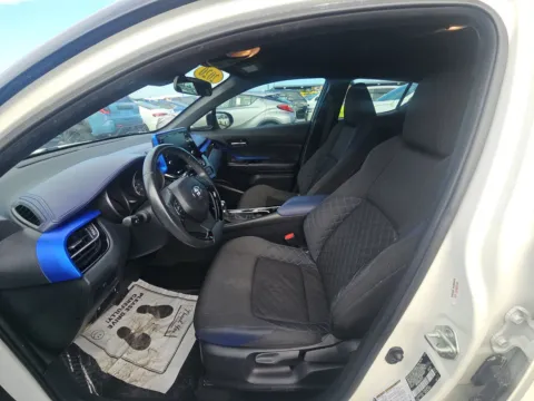 More photos of 2020 Toyota C-HR XLE at Gulliver Auto Group, TX