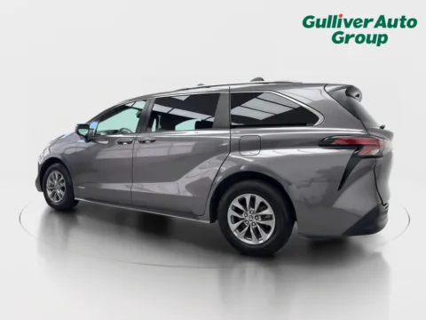 More photos of 2021 Toyota Sienna Hybrid LE at Gulliver Auto Group, TX