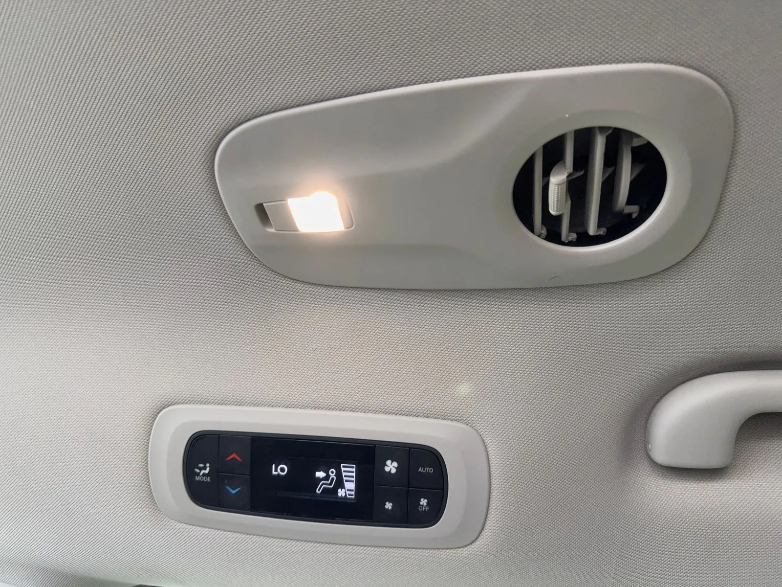 2024 Chrysler Pacifica PHEV Select - Photo 36
