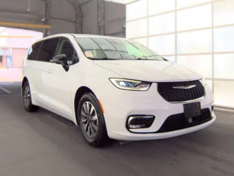 Another view of 2024 Chrysler Pacifica Hybrid Select for sale in Plano, TX at Gulliver Auto Group