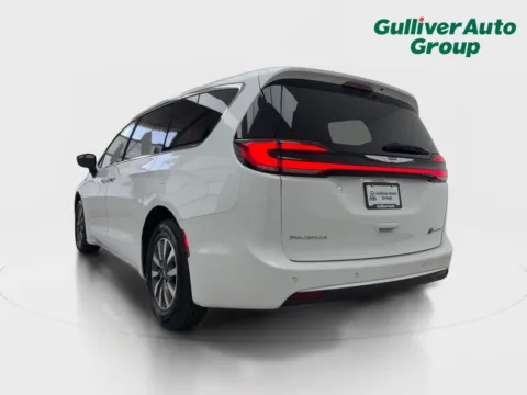 More photos of 2024 Chrysler Pacifica Hybrid Select at Gulliver Auto Group, TX
