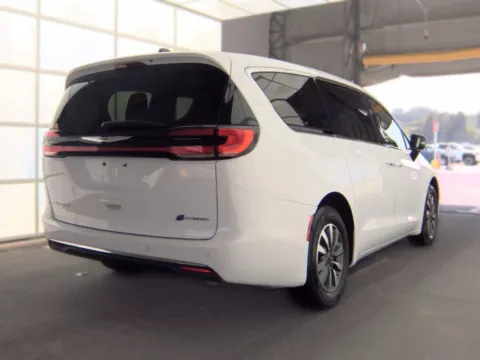 Photos of 2024 Chrysler Pacifica Hybrid Select for sale in Plano, TX at Gulliver Auto Group