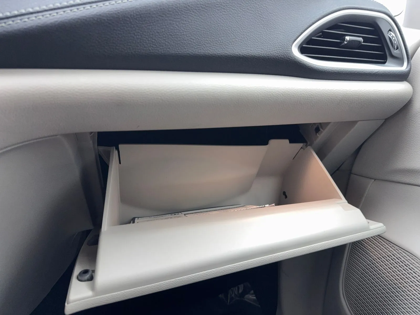 2024 Chrysler Pacifica PHEV Select - Photo 31