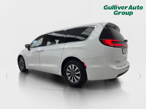 More photos of 2024 Chrysler Pacifica Hybrid Select at Gulliver Auto Group, TX