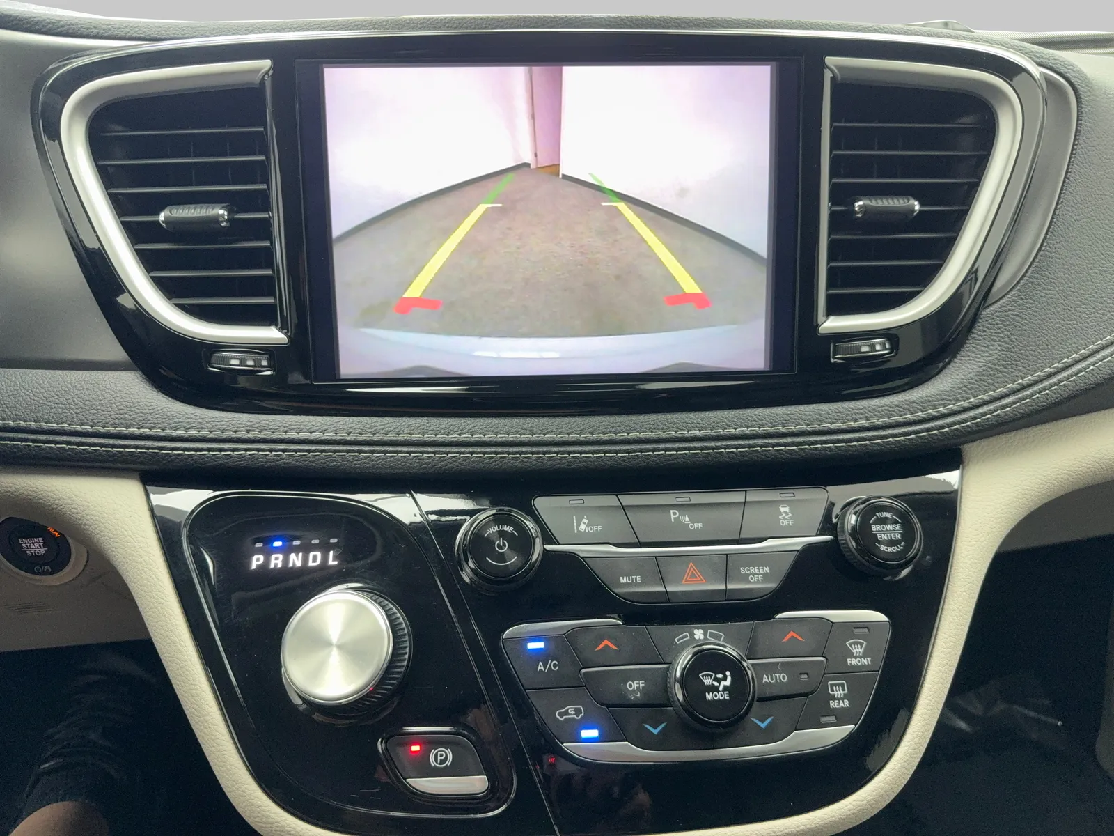 2024 Chrysler Pacifica PHEV Select - Photo 28