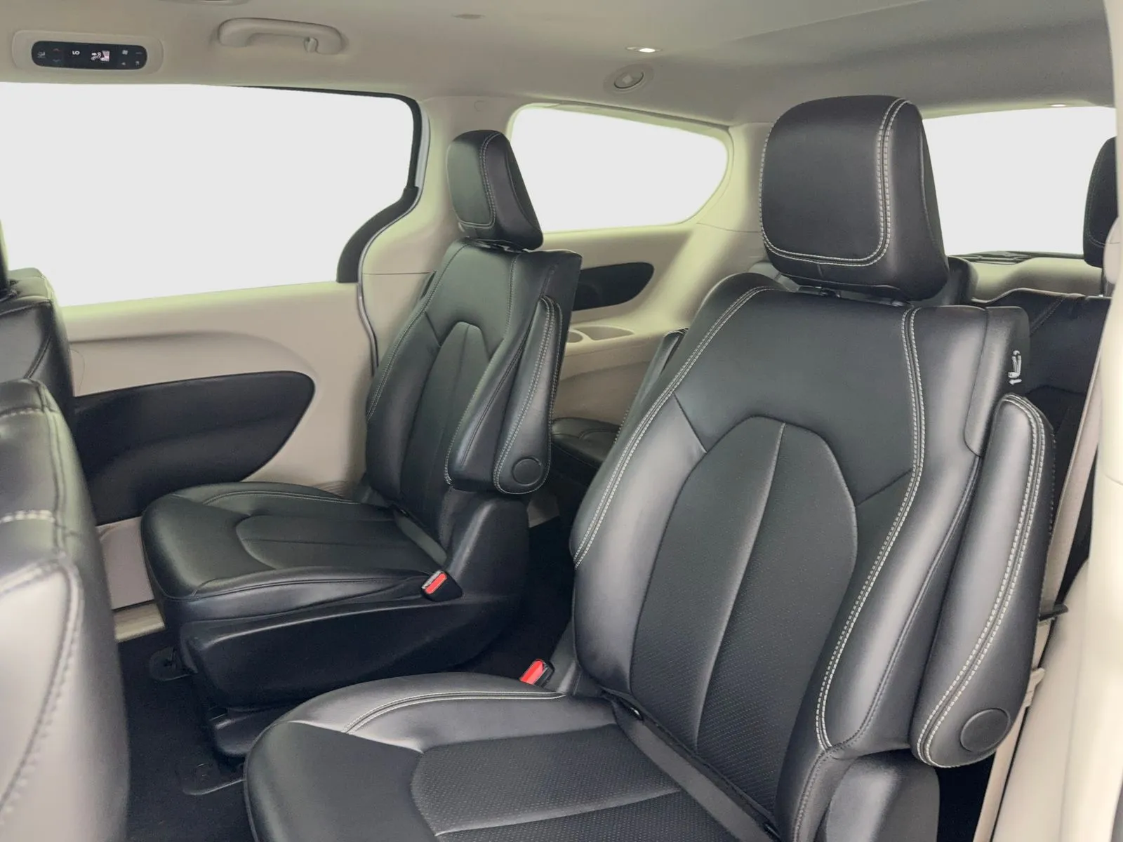 2024 Chrysler Pacifica PHEV Select - Photo 33
