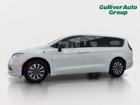 Photos of 2024 Chrysler Pacifica Hybrid Select for sale in Plano, TX at Gulliver Auto Group