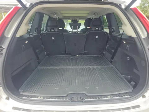 More photos of 2021 Volvo XC90 T6 Momentum at Gulliver Auto Group, TX