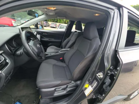 More photos of 2020 Toyota C-HR LE at Gulliver Auto Group, TX