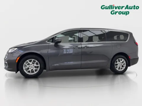Photos of 2023 Chrysler Pacifica Touring L for sale in Plano, TX at Gulliver Auto Group