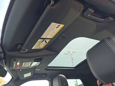 More photos of 2023 Land Rover Discovery S R-Dynamic at Gulliver Auto Group, TX