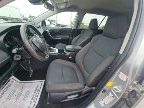 More photos of 2022 Toyota RAV4 LE at Gulliver Auto Group, TX