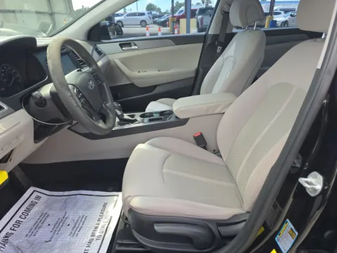 More photos of 2017 Hyundai Sonata SE at Gulliver Auto Group, TX