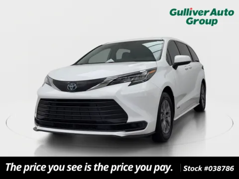 White 2021 Toyota Sienna LE for sale in Plano, TX