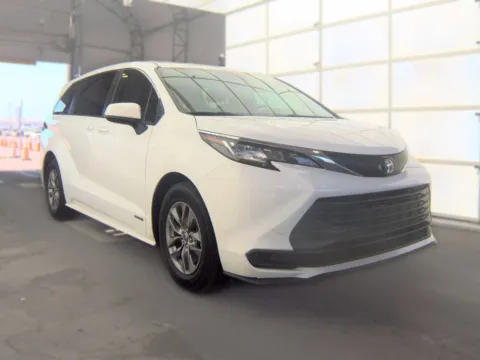 More photos of 2021 Toyota Sienna LE at Gulliver Auto Group, TX
