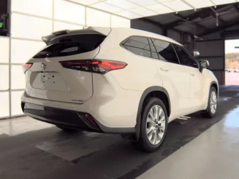 Another view of 2021 Toyota Highlander Limited for sale in Plano, TX at Gulliver Auto Group