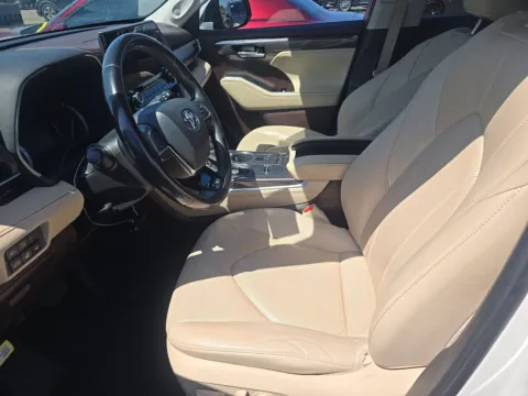More photos of 2021 Toyota Highlander Limited at Gulliver Auto Group, TX