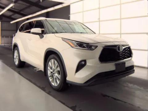 More photos of 2021 Toyota Highlander Limited at Gulliver Auto Group, TX