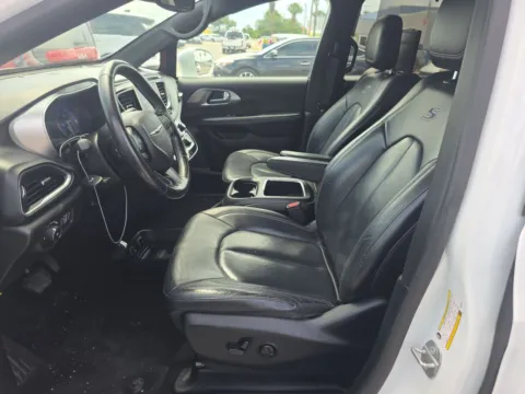 More photos of 2019 Chrysler Pacifica Touring L Plus at Gulliver Auto Group, TX