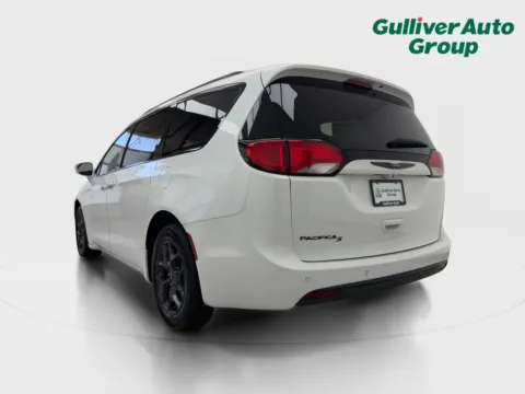 More photos of 2019 Chrysler Pacifica Touring L Plus at Gulliver Auto Group, TX