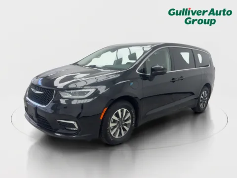 Photos of 2023 Chrysler Pacifica Hybrid Touring L for sale in Plano, TX at Gulliver Auto Group