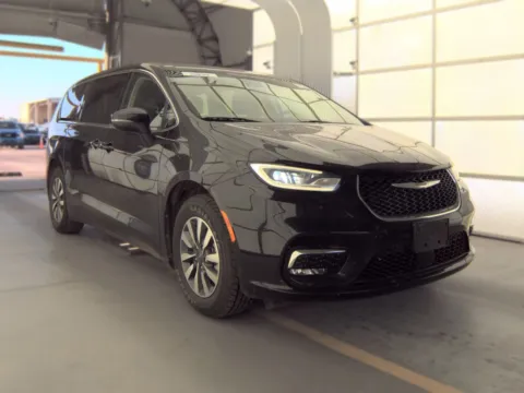 More photos of 2023 Chrysler Pacifica Hybrid Touring L at Gulliver Auto Group, TX