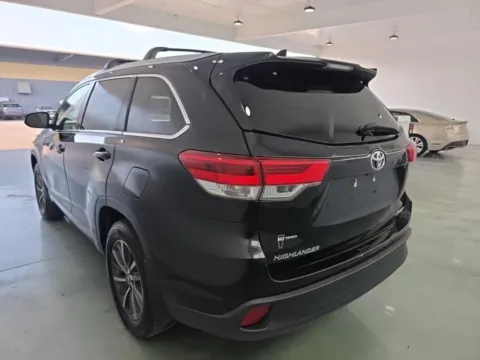 Photos of 2018 Toyota Highlander XLE for sale in Plano, TX at Gulliver Auto Group