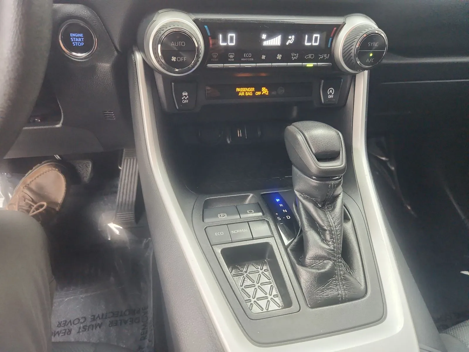 2021 Toyota RAV4 XLE - Photo 20