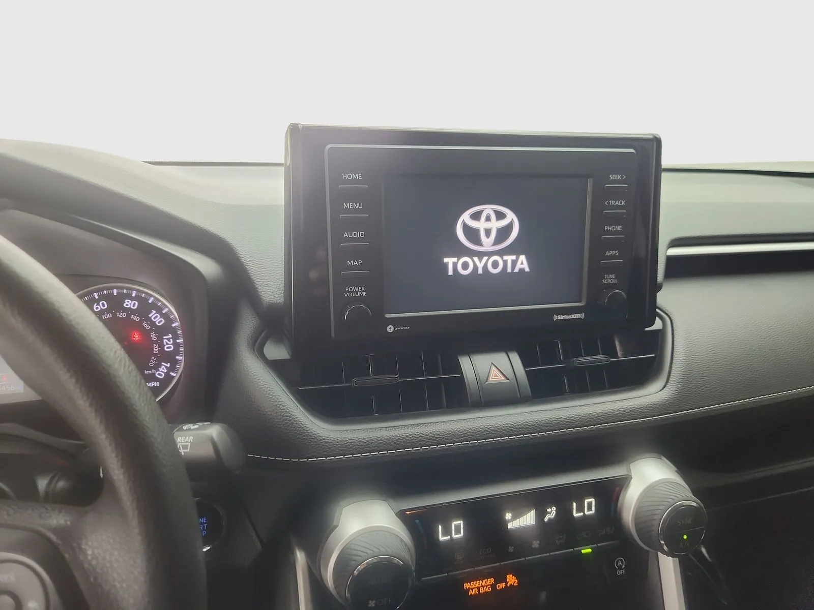 2021 Toyota RAV4 XLE - Photo 18
