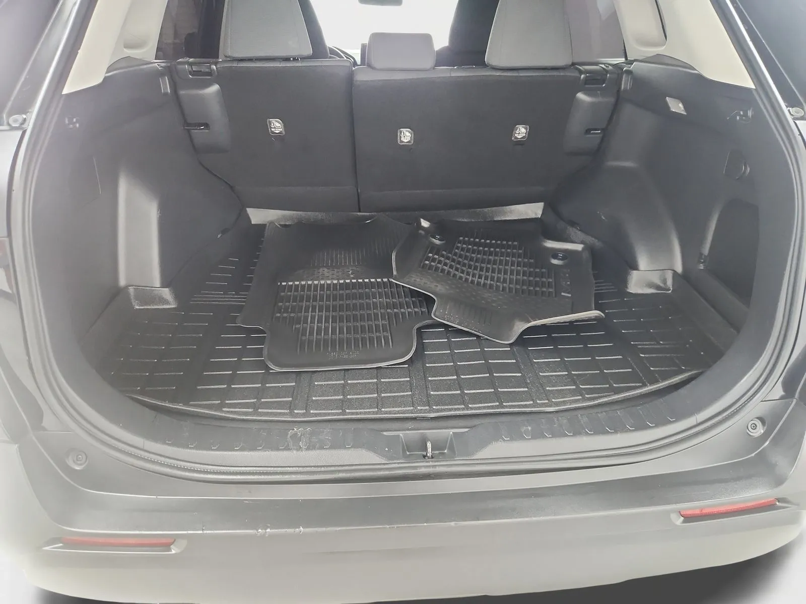 2021 Toyota RAV4 XLE - Photo 23