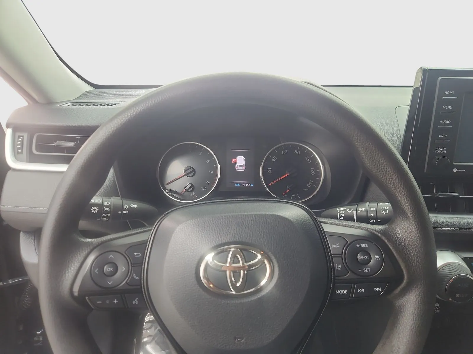 2021 Toyota RAV4 XLE - Photo 17