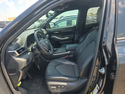 More photos of 2021 Toyota Highlander XSE at Gulliver Auto Group, TX