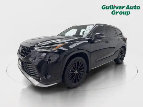 Photos of 2021 Toyota Highlander XSE for sale in Plano, TX at Gulliver Auto Group