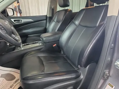 More photos of 2019 Nissan Pathfinder SL at Gulliver Auto Group, TX