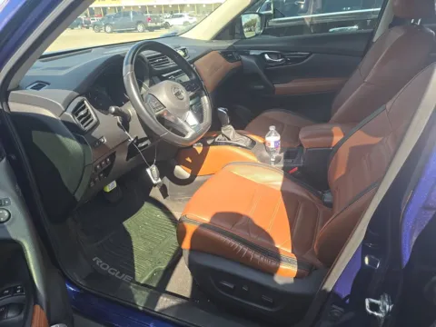 More photos of 2018 Nissan Rogue SL at Gulliver Auto Group, TX