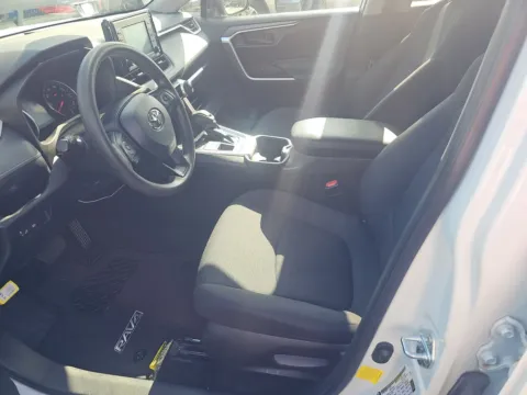 More photos of 2021 Toyota RAV4 LE at Gulliver Auto Group, TX