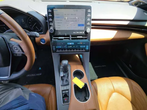 More photos of 2019 Toyota Avalon Hybrid Limited at Gulliver Auto Group, TX