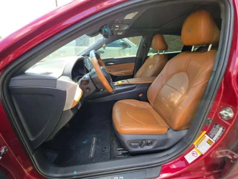 More photos of 2019 Toyota Avalon Hybrid Limited at Gulliver Auto Group, TX