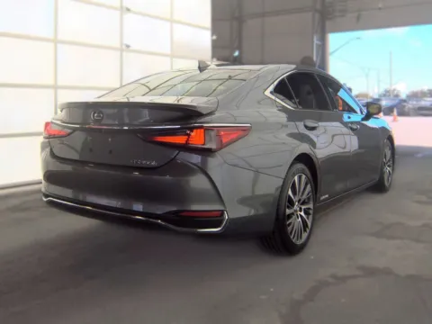 More photos of 2019 Lexus ES 300h at Gulliver Auto Group, TX