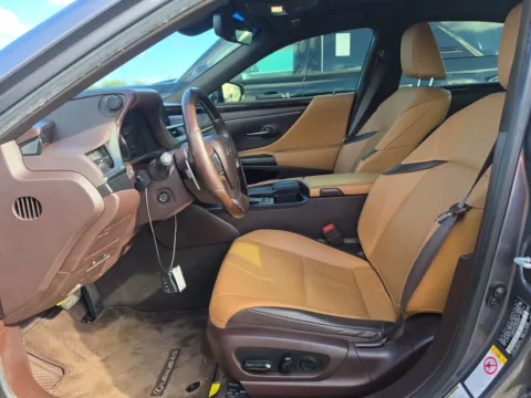 More photos of 2019 Lexus ES 300h at Gulliver Auto Group, TX