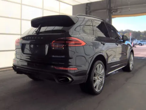More photos of 2018 Porsche Cayenne Platinum Edition at Gulliver Auto Group, TX