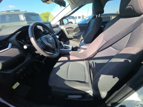 More photos of 2022 Toyota RAV4 LE at Gulliver Auto Group, TX