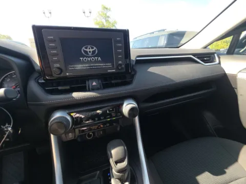 More photos of 2022 Toyota RAV4 LE at Gulliver Auto Group, TX