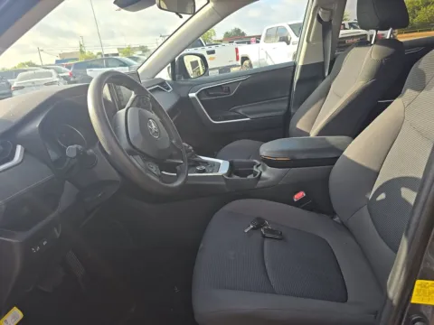 More photos of 2019 Toyota RAV4 Hybrid LE at Gulliver Auto Group, TX