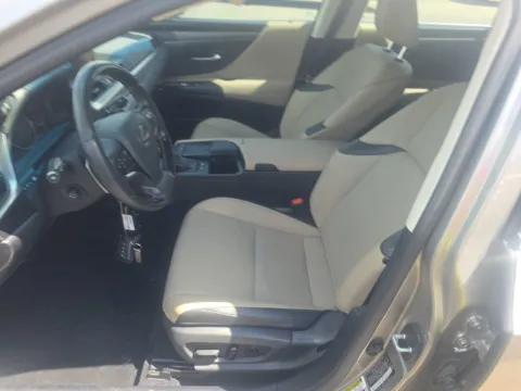 More photos of 2021 Lexus ES 300h at Gulliver Auto Group, TX