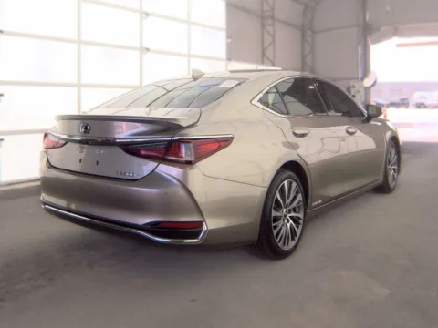 More photos of 2021 Lexus ES 300h at Gulliver Auto Group, TX