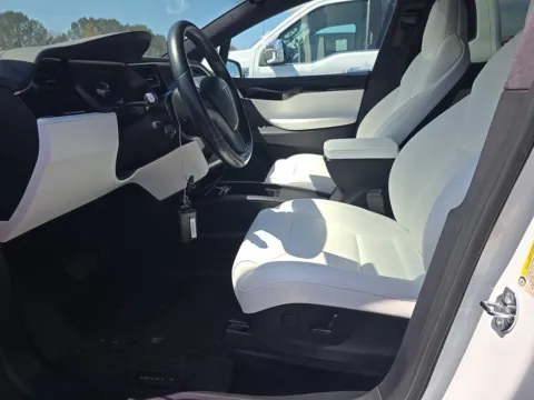 More photos of 2018 Tesla Model X 75D at Gulliver Auto Group, TX